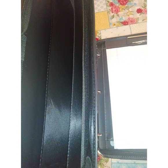 Black Faux Leather Zippered Portfolio 3 Ring Binder Clipboard Case - Picture 3 of 4